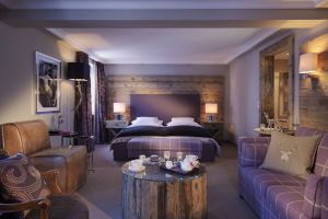 Zimmer-200-Bed.jpg
